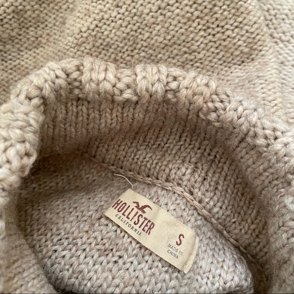 Hollister High Neck Beige Sweater in Size Small - Picture 5 of 6